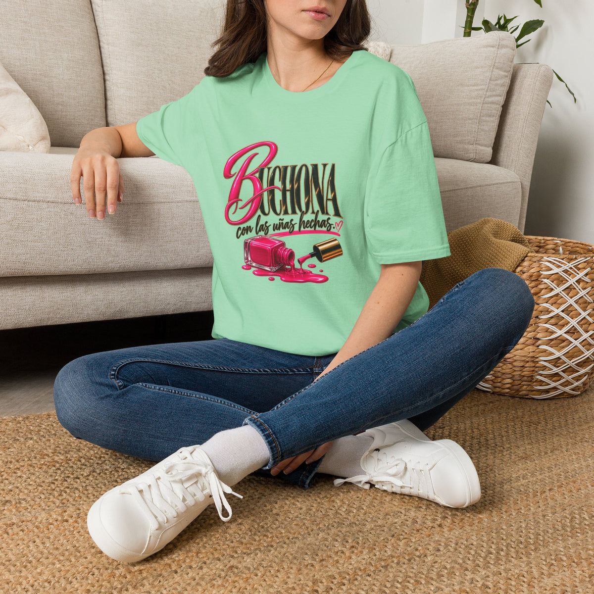 Buchona con las uñas hechas  Tee